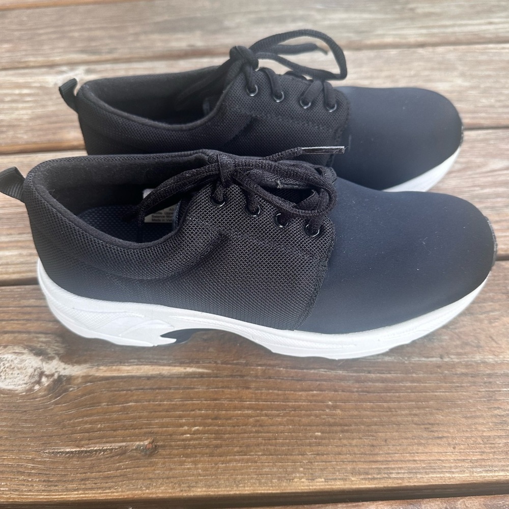 Drew Excel  women's black athletic lace up shoes size 7W